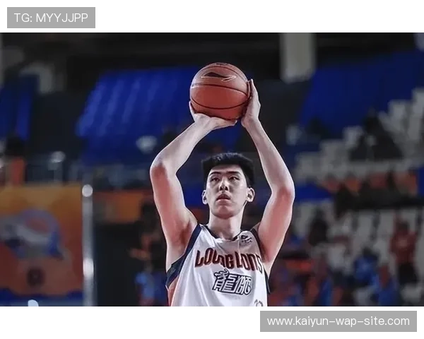 徐昕伯顿内线防守体系 广州护筐能力与篮板保护升级 徐昕伯顿内线防守体系 广州护筐能力与篮板保护升级